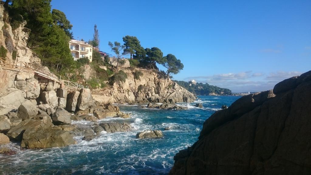 Hotel Hostal Chic Sant Feliu de Guixols Bagian luar foto