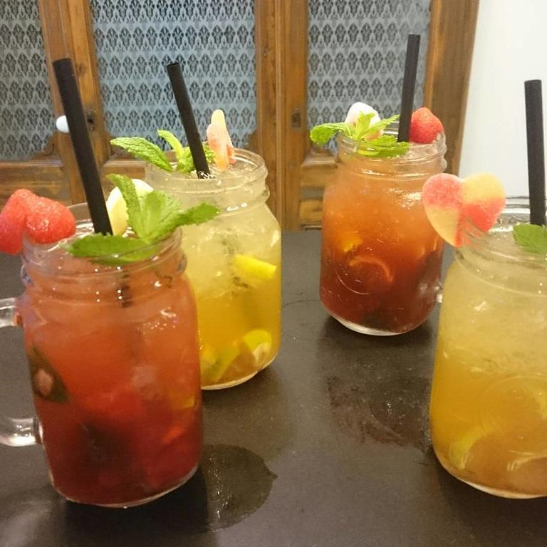 Hotel Hostal Chic Sant Feliu de Guixols Bagian luar foto