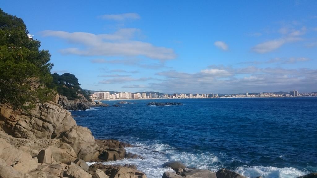 Hotel Hostal Chic Sant Feliu de Guixols Bagian luar foto