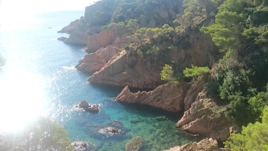 Hotel Hostal Chic Sant Feliu de Guixols Bagian luar foto
