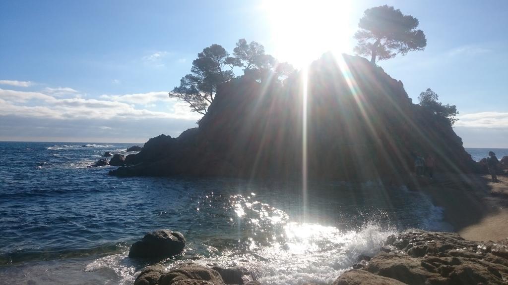 Hotel Hostal Chic Sant Feliu de Guixols Bagian luar foto