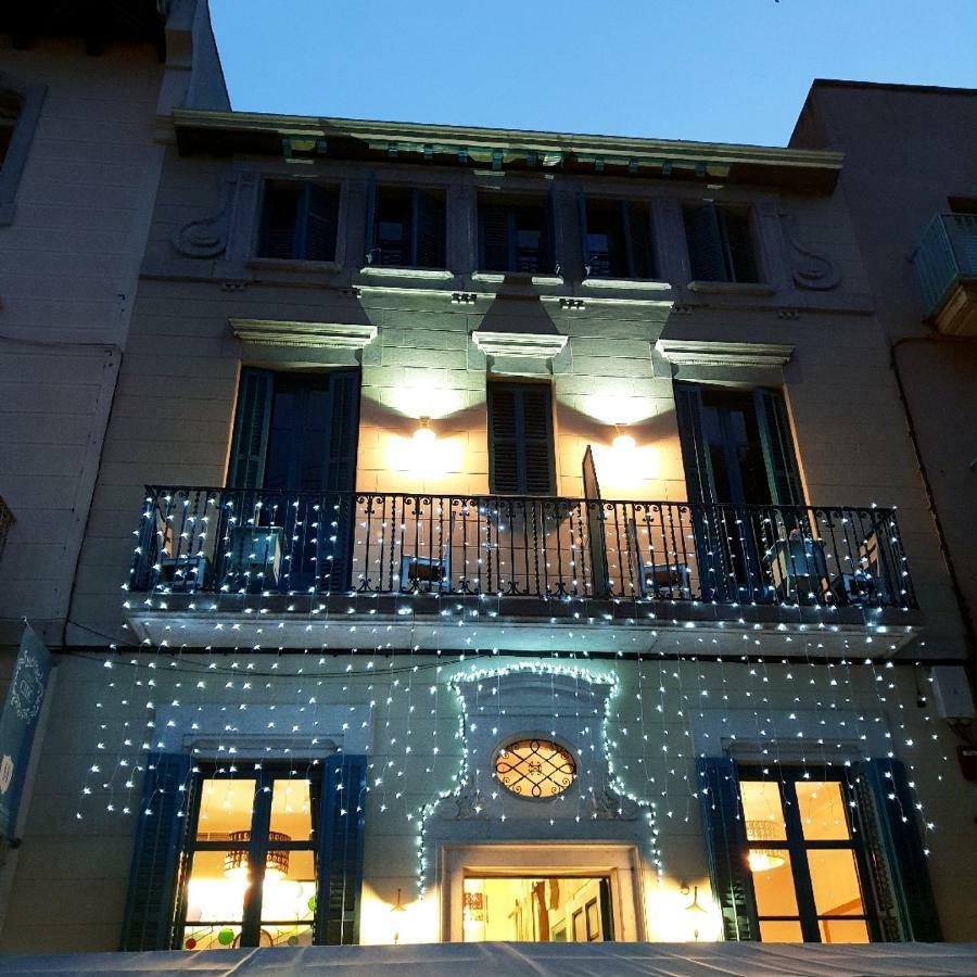 Hotel Hostal Chic Sant Feliu de Guixols Bagian luar foto