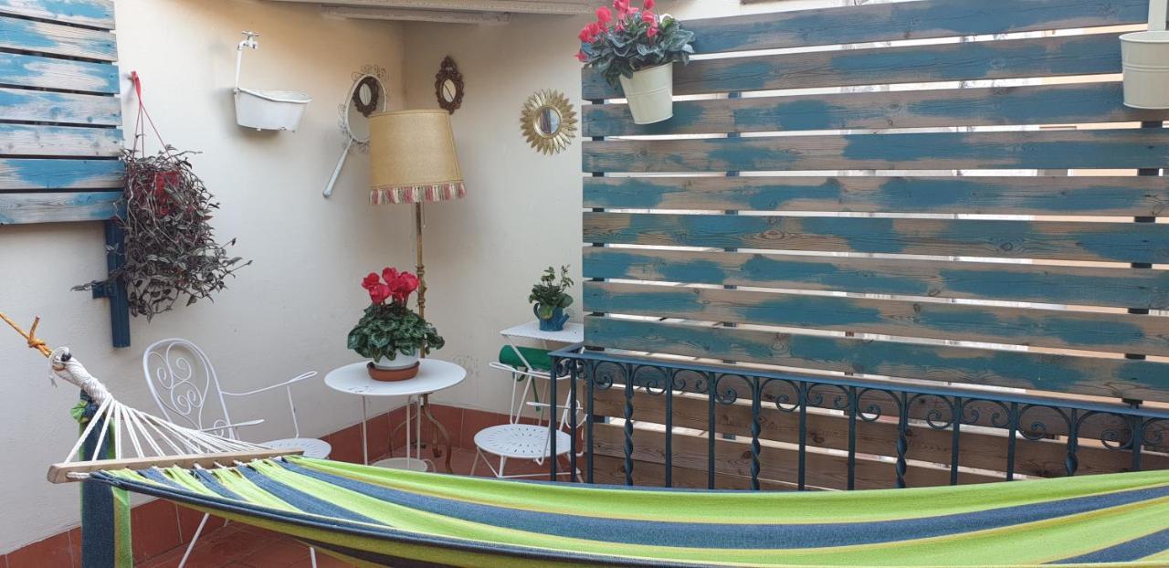 Hotel Hostal Chic Sant Feliu de Guixols Bagian luar foto