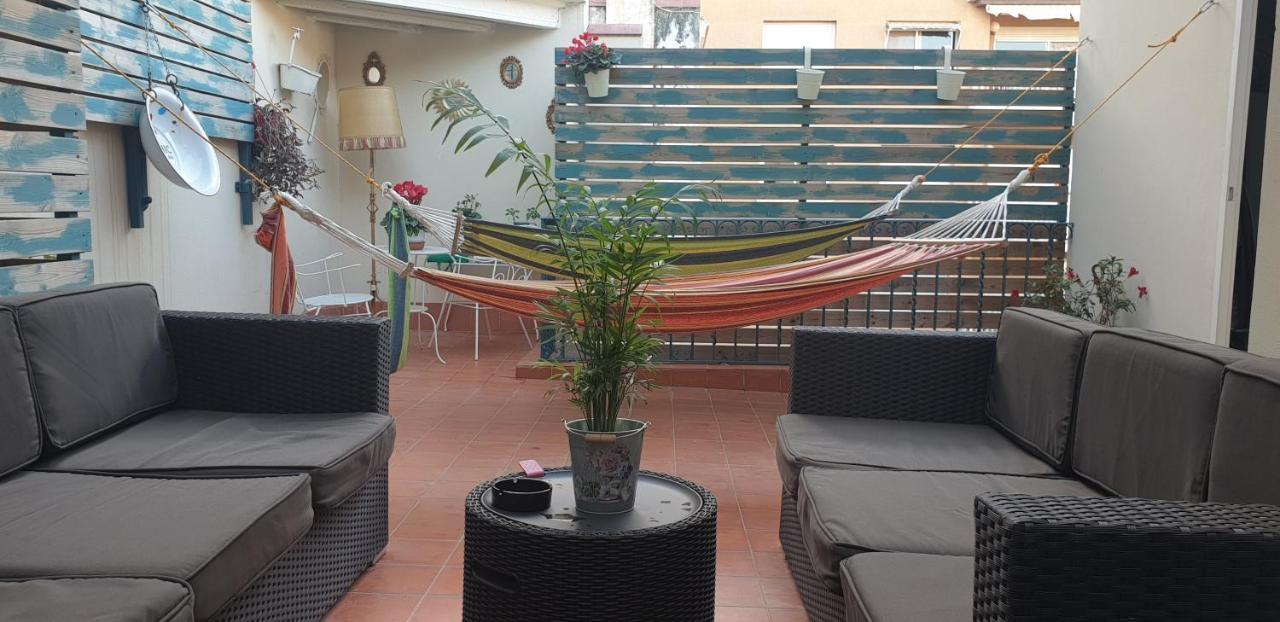 Hotel Hostal Chic Sant Feliu de Guixols Bagian luar foto