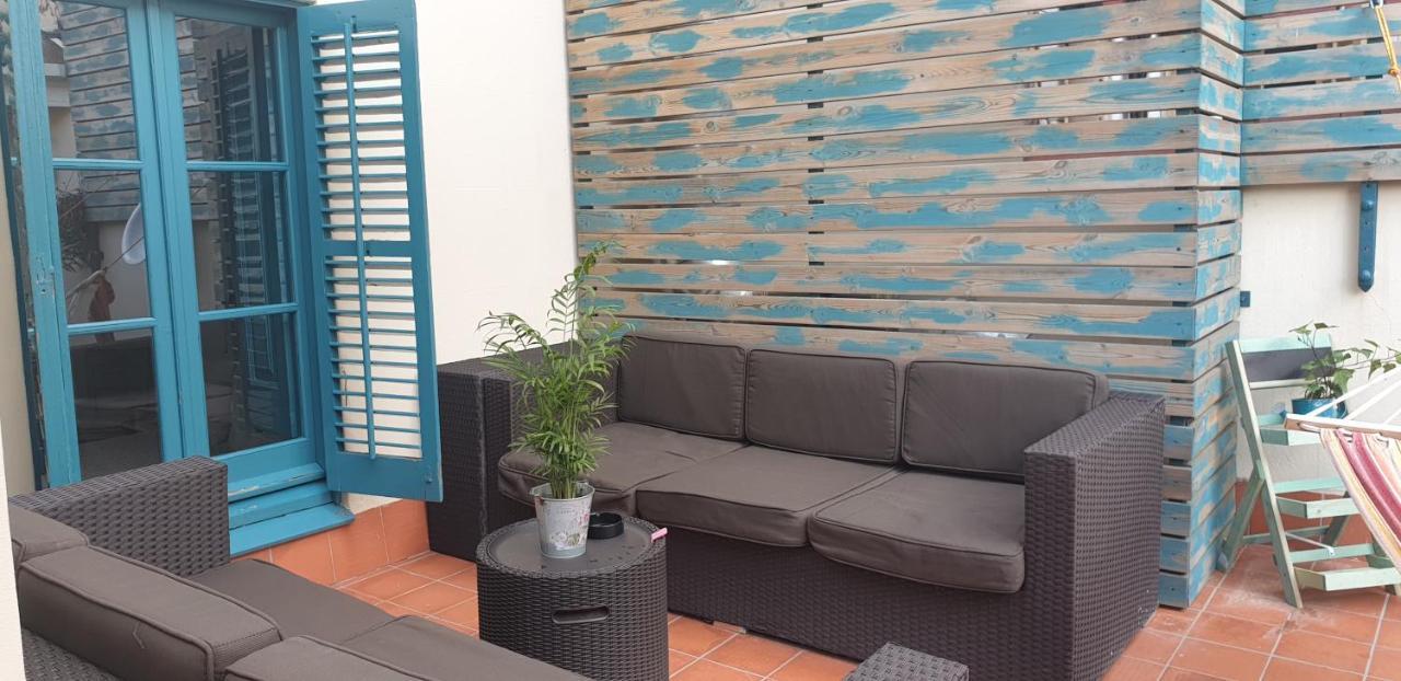 Hotel Hostal Chic Sant Feliu de Guixols Bagian luar foto